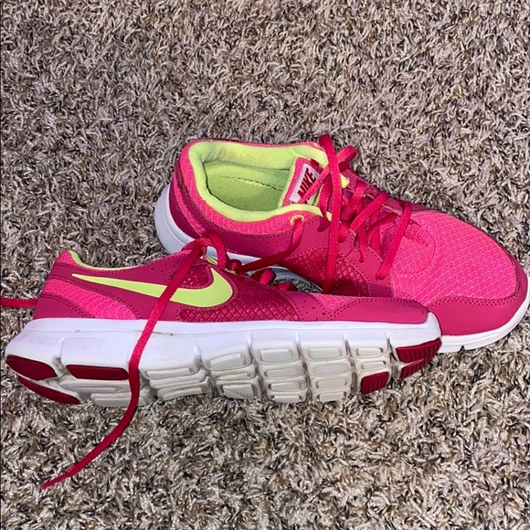 Pink/Neon Nike Youth Size 6.5 shoes - Picture 7 of 7